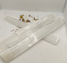 Load image into Gallery viewer, Selenite Sticks/rods 10-40cm
