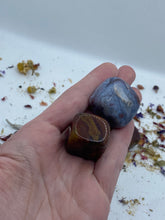 Load image into Gallery viewer, Colour Moss Agate Cubes
