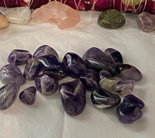 Load image into Gallery viewer, Chevron Amethyst Tumbles
