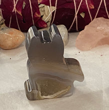 Load image into Gallery viewer, Agate Druzy Carved Cat
